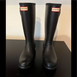 Size 4 (big girls) Black Hunter boots